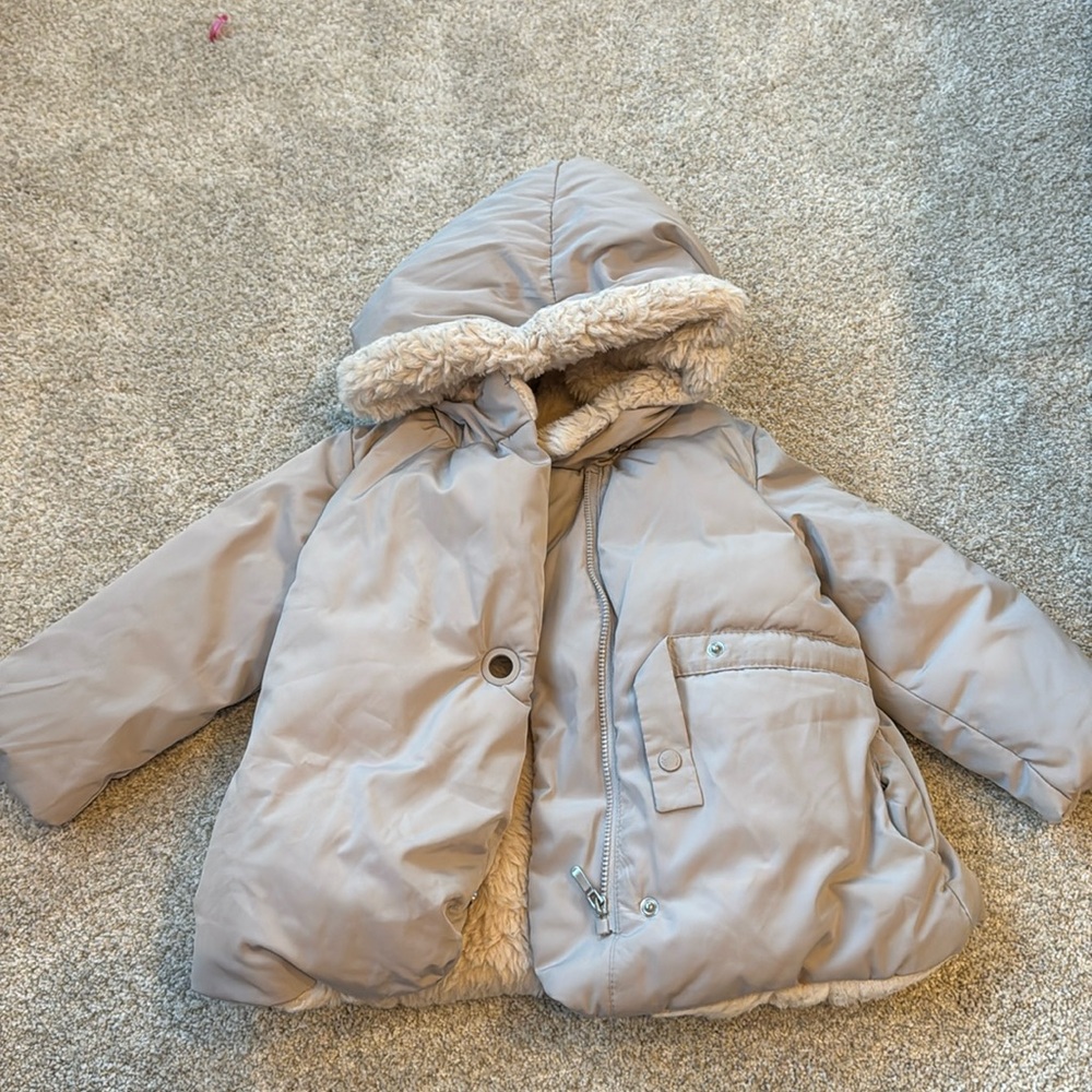 Zara Beige lined fur jacket (brand new) size: 2-3 yrs